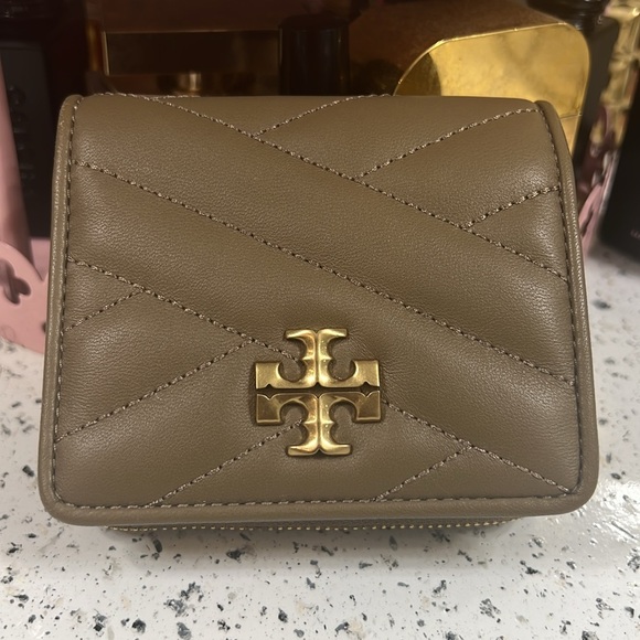 KIRA CHEVRON BI-FOLD WALLET New without tags! - Picture 2 of 10